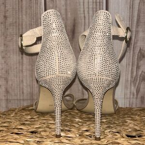 GUESS Women's Kahlur Heeled Sandal size 9